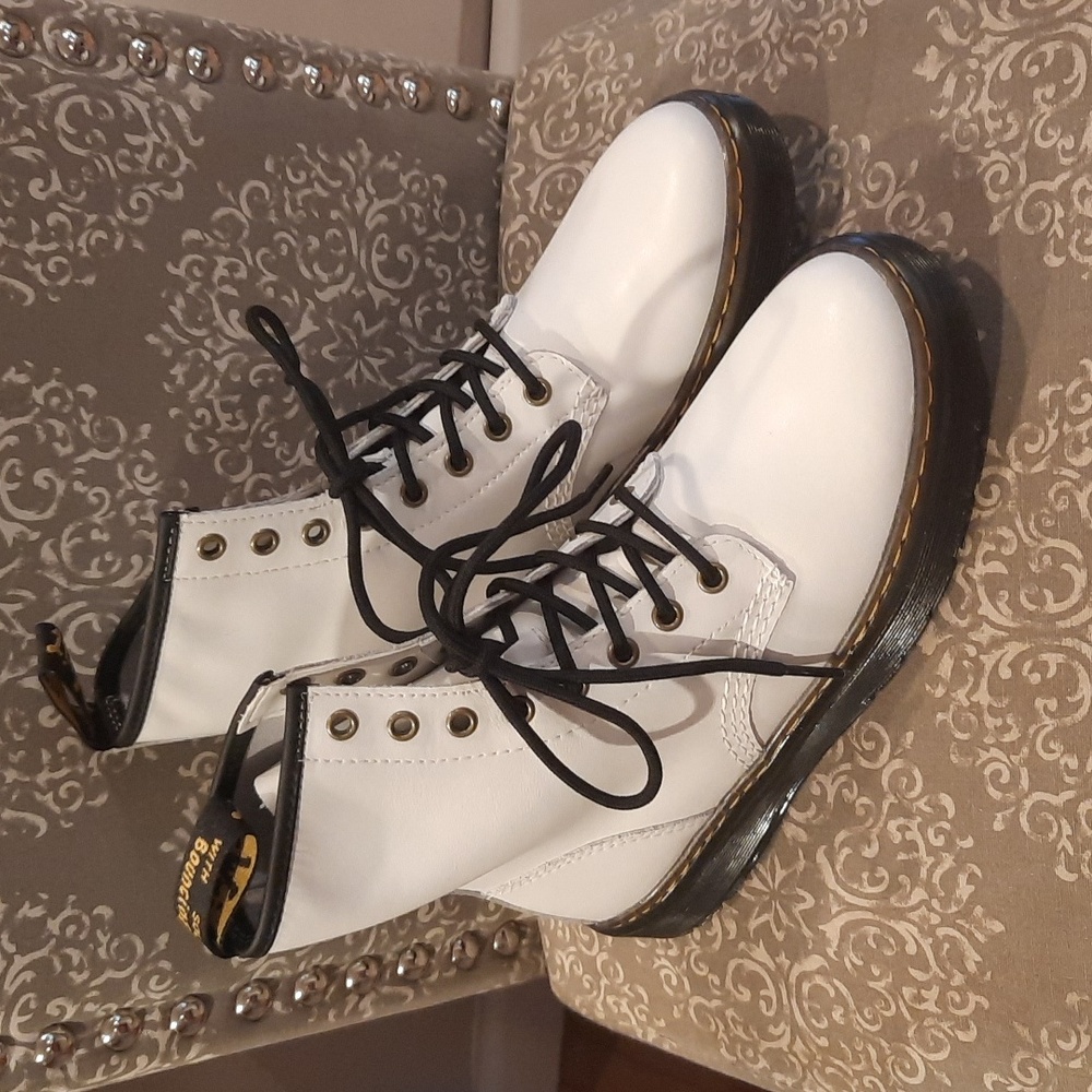 New Dr Martens Zavala combat boots - Picture 2 of 9